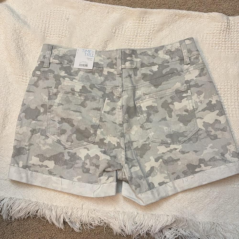 Time And Tru Camouflage Women's Shorts Relaxed Fit Mid Rise | Size 10 - Picture 2 of 13